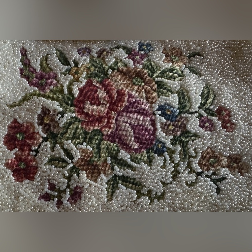 Vintage Floral Hand Beaded Handbag with beaded handle 1950-1960s - Picture 2 of 5